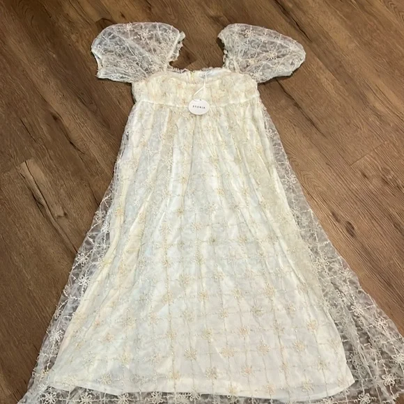 Storia | Dresses | Nwt Storia Cream And Gold Maxi Dress | Poshmark